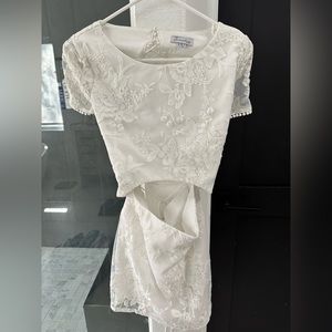 Two sisters the label white flower lace up back dress